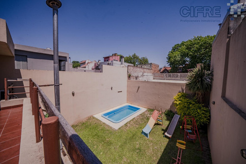Casa De 5 Ambientes Con Garaje Para Dos Autos Jardín Y Pileta Lote Propio 8.66x26