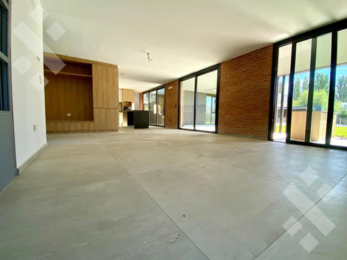 Venta Casa A Estrenar Con Pileta En Barrio Privado Sauces Del Limay, Neuquén