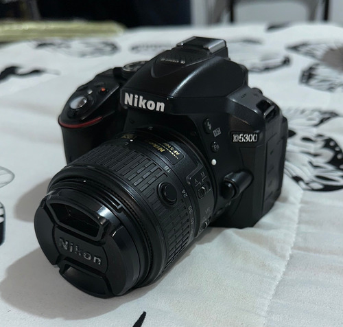 Nikon Kit D5300 + Lente 18-55mm Vr Dslr Color  Negro