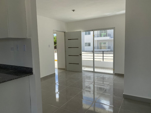 Proyecto En Construcción En El Residencial Mejor Diseñado De Santo Domingo Este. Ciudad Juan Bosch Tiene Todas Las Comodidades Y Servicios En La Misma Área: Hospital, Supermercados, Estación Policial