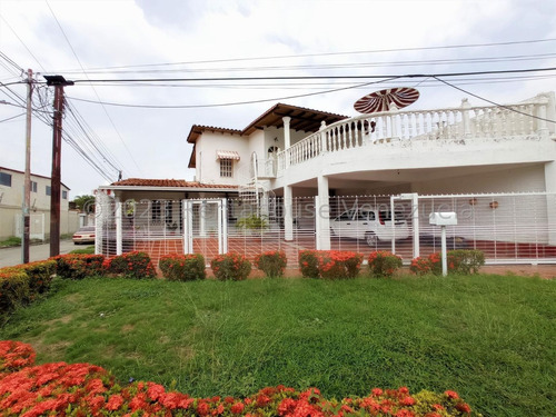 Jip 23-31030. Venta De Hermosa Casa Quinta Con Acogedores Espacios Para El Disfrute De  Familiares Y Amigos, En La Urb. La Mantuana De Turmero. Edo. Aragua