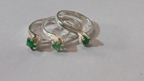 Se Vende Esmeralda Montadas En Anillo  Solitario En Plata 