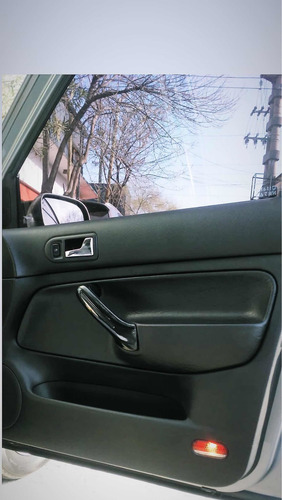 Imagen 4 de 10 de Volkswagen Golf 2006 2.0 Highline