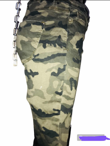 Sexy Pantalón Camuflaje Stradivarius C R O P P E D (Usado)