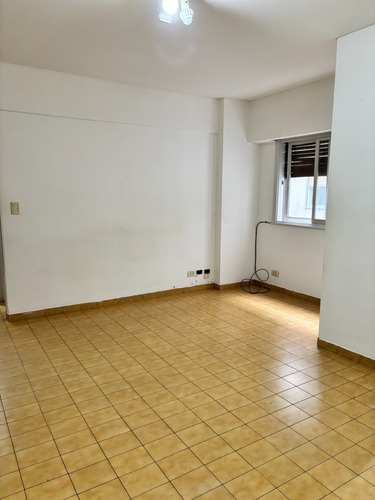 Departamento De Dos Ambientes En Caballito