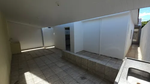 Casa Recém Reformada Com 3 Dormitórios Em Marília!