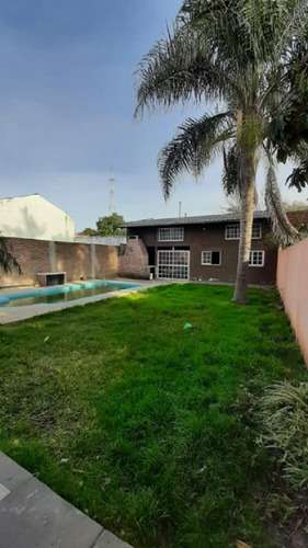 Imagen 26 de 30 de Permuta - Casa De 8 Ambientes En Venta - Ituzaingo Norte