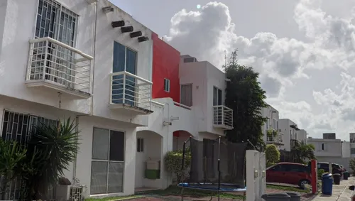 Cancun Hermosa Casa En Porto Pisa, Excelente A 25 Min De Las Hermosas Playas De Cancún, Plazas Comerciales, Escuelas, Centros Turísticos Y De Trabajo. Condominio Privado Acceso Controlado