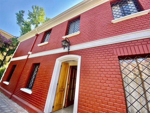 Casa En Arriendo De 6 Dorm. En Providencia