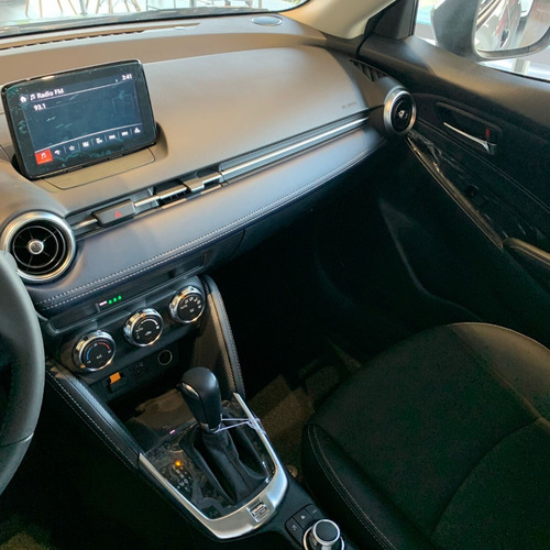 Imagen 9 de 10 de Mazda 2 Sedan Grand Touring Lx At Machine Grey | 2022