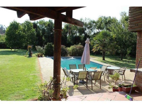 Espectacular Casa En Colmo, Piscina,quincho,jardines,pozos,