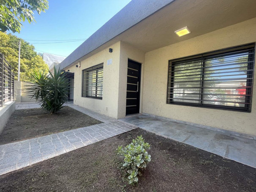 Excelente Casa, Totalmnte Reciclada!! Super Categoría!!!
