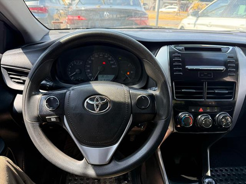 Toyota Yaris 1.5 Core Sedan Mt