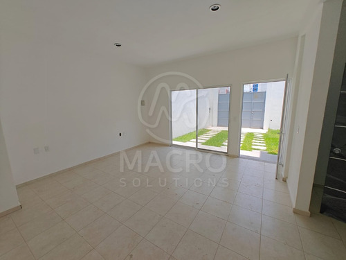 Casa En Venta En Col. Hermenegildo Galeana Con 4 Recamaras