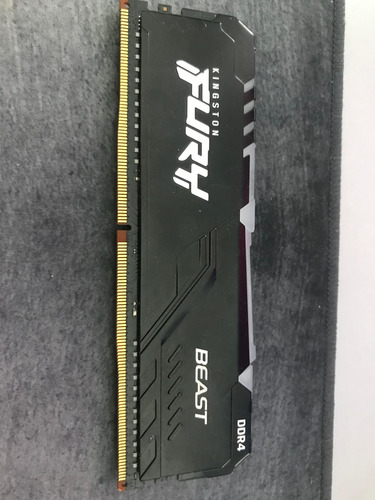 Memoria Ram Gamer Kingston Fury Beast Ddr4 8gb 3200 Rgb (Usado)