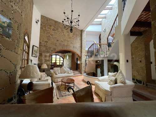 Casa En Renta, Estilo Colonial, 4 Recámaras, Jardín, San Pedro Cholula, Puebla