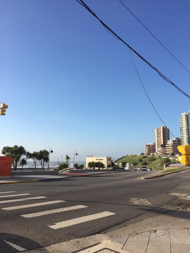 Imperdible Local Frente Al Mar De 200m2 Con Cochera Y Salida