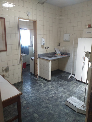 Imagen 14 de 27 de Venta En Castelar De Importante Edificacion.