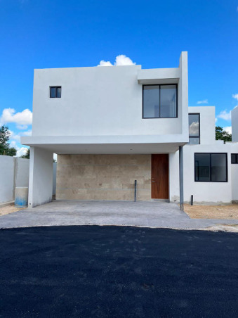 Casa  En Venta En Merida En Privada Exclusiva Y Áreas Recrea