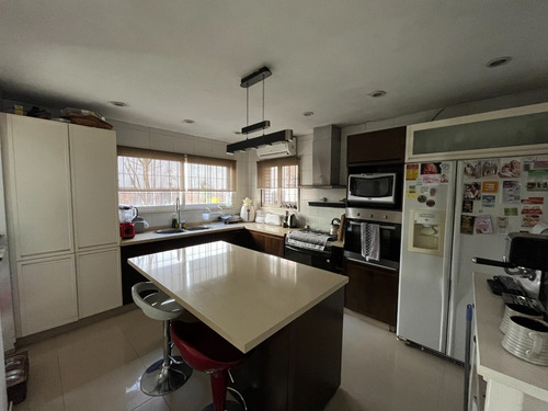 Casa 6 Amb Con Pileta Climatizada. Proxima A Av Emilio Castro. Tomo Depto En Parte De Pago