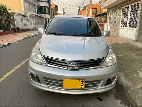 Nissan Tiida 1.8 Premium 5 p