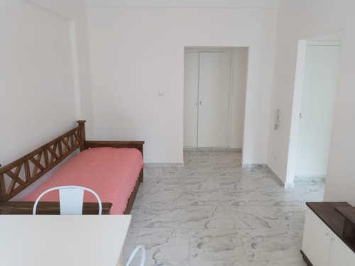 Imagen 3 de 7 de Departamento 2 Ambientes A La Calle Con Balcon En Alquiler Temporada Mar Del Plata