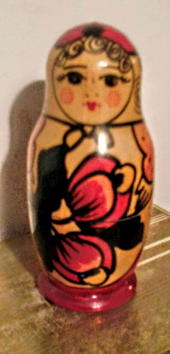 Matrioshka/mamushka De Madera Hueca De Una Sola Unidad (Usado)