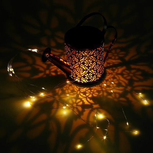 Una Regadera Solar Ilumina 36 Guirnaldas De Luces Led