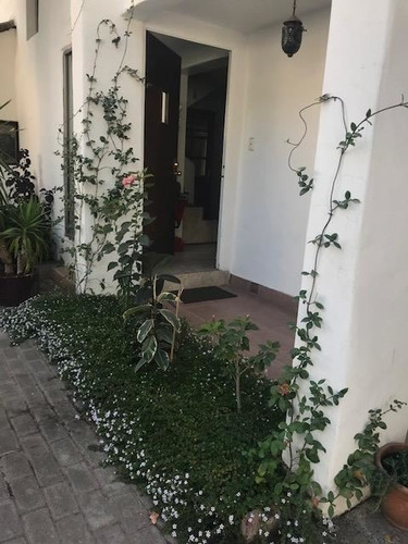 Casa En Venta De 3 Dorm. En Las Condes