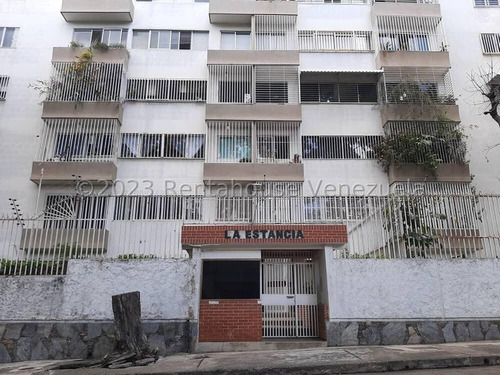Fina Barro Vende Apartamento En La Campiña 23-31848 Yf