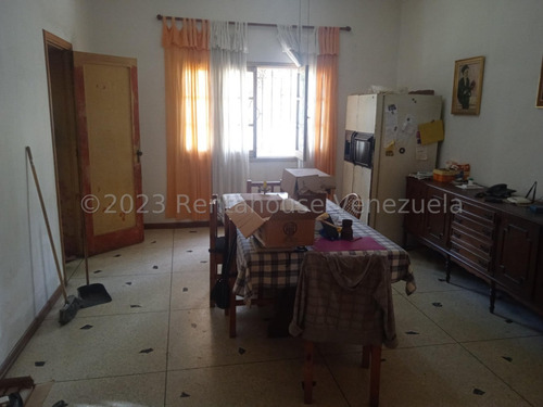 Yb Se Vende Espaciosa Casa En Bello Monte #24-5939