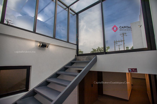 Casa Para Oficinas Ó Notaría En Chapalita Una Planta, En Esquina
