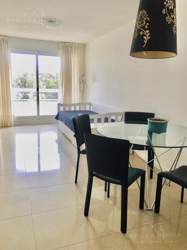 Alquiler Anual, Dormitorio, Baño, Cocina Americana, Balcón, Garage En Sub Suelo