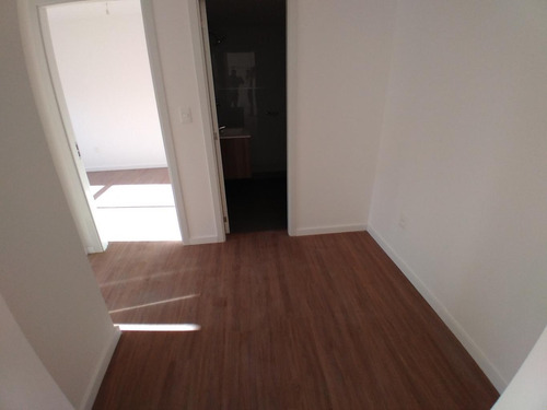 2 Dormitorios En Venta. Piso Alto, Soleado Y Despejado.
