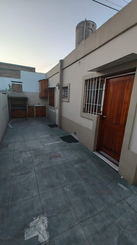 Venta - Depto Tipo Casa 3 Amb Con Patio Y Parrilla. Banfield