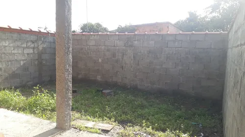 Casa 2 Dormitórios Em Bairro Residencial, Próximo A Comércios, Escolas, Transportes E Muito Mais!