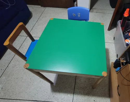 Mesa Infantil Con 2 Sillas (Usado)
