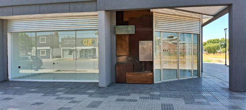 Alquiler De Locales Comerciales Sobre Avenida Moreno - ¡alta Gama Y A Estrenar!