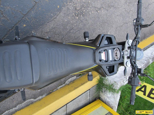 Imagen 10 de 25 de Husqvarna Svartpilen 401
