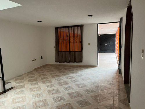 Amplia Casa En Privada Segura