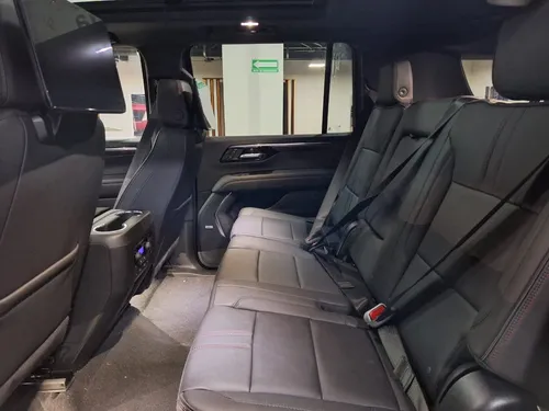 Chevrolet Suburban 5.3 V8 RST At