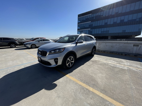 Kia Sorento 2.4 L4 LX Tela 7 Pasajeros At