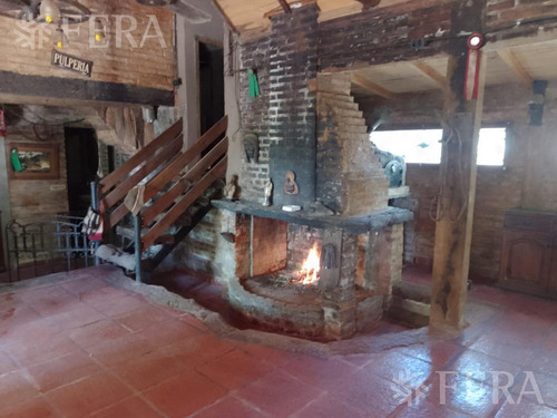 Venta De Casa Quinta De 3 Ambientes Con Jardín En Arturo Segui