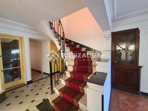Casa En Venta De 5 Dorm. En Ñuñoa