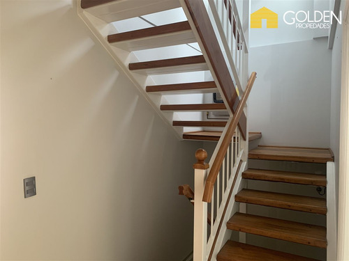 Casa En Venta De 7 Dorm. En Concón