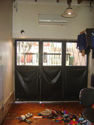 Venta Monte Grande Casa De 3 Dormitorios Entrada De Autos Y Jardin!