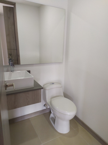 Imagen 4 de 8 de Apto 113 Mts 3 Alcobas 2.5 Baños, 2 Parqueaderos Ind, Util