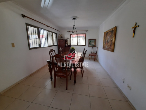 Imagen 3 de 13 de Casa En Arroyo Hondo Nuevo, 2 Niveles, 4 Habitaciones, Detras Del Nacional