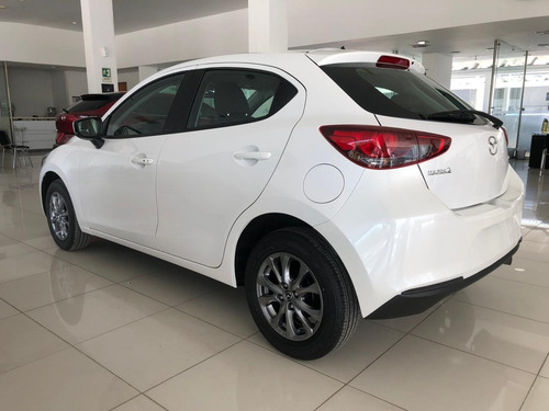 Imagen 6 de 10 de Mazda 2 Touring Sport Automático Hatchback