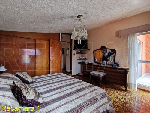 Casa De 215m2t / 347m2c / 4r / 3.5b / 1a / Vigilancia